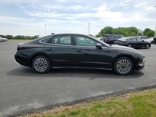 2025 Hyundai SONATA Hybrid SE