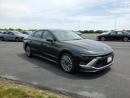 2025 Hyundai SONATA Hybrid SE