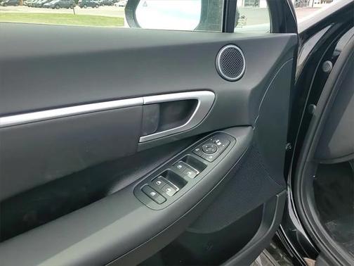 2025 Hyundai SONATA Hybrid SE