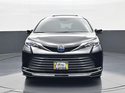 2025 Toyota Sienna Platinum 7 Passenger