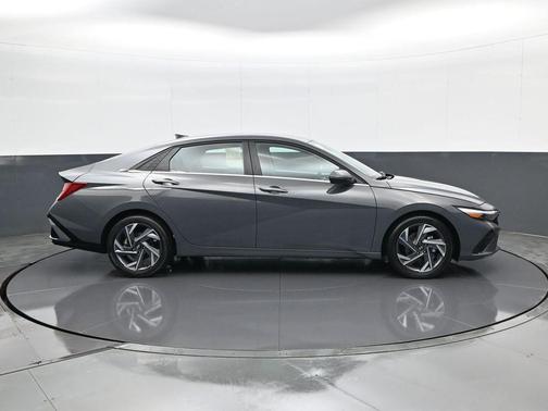 Ecotronic Gray 2025 Hyundai ELANTRA Limited