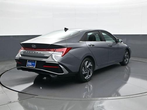 Ecotronic Gray 2025 Hyundai ELANTRA Limited