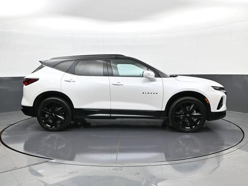 Iridescent Pearl Tricoat 2022 Chevrolet Blazer RS
