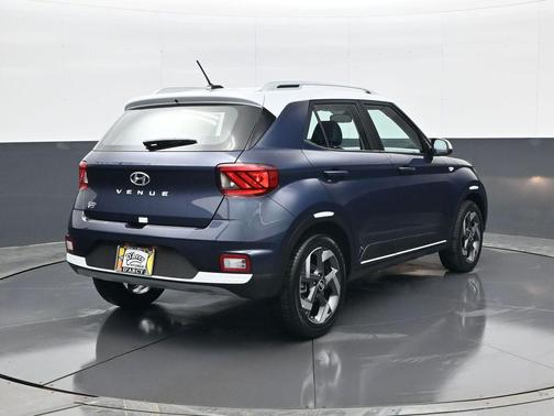 2026 Hyundai VENUE SEL w/Two-Tone Roof