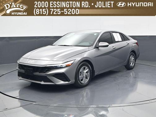 2024 Hyundai ELANTRA SE