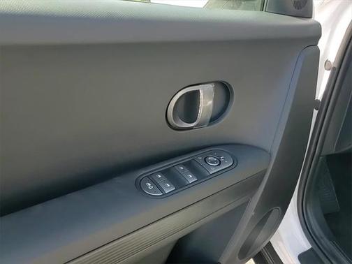 2025 Hyundai IONIQ 5 SE Standard Range
