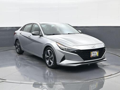 Shimmering Silver Pearl 2023 Hyundai ELANTRA SEL