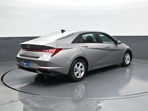 2021 Hyundai ELANTRA SE