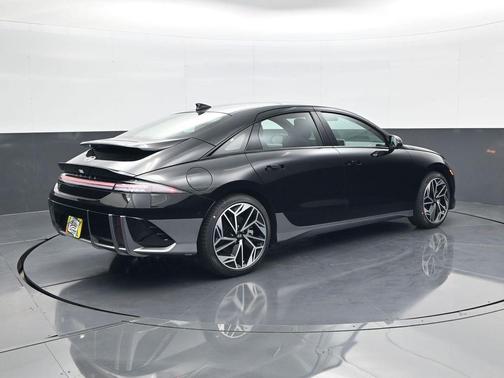 2025 Hyundai IONIQ 6 Limited