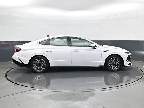 2025 Hyundai SONATA Hybrid SE
