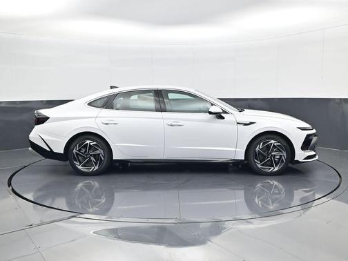 2026 Hyundai SONATA SEL