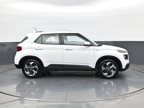Lunar White 2024 Hyundai VENUE SEL