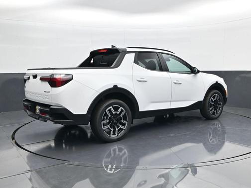 Atlas White 2025 Hyundai SANTA CRUZ Limited
