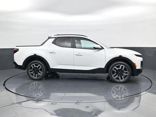 Atlas White 2025 Hyundai SANTA CRUZ Limited