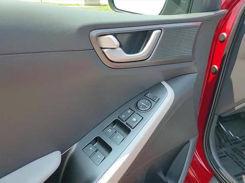 2022 Hyundai IONIQ Hybrid SE