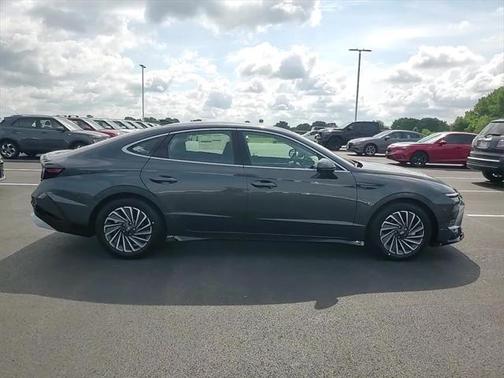 2025 Hyundai SONATA Hybrid Limited