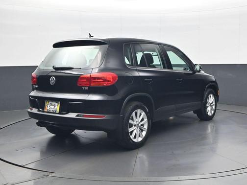 Pearl Metallic 2017 Volkswagen Tiguan Limited 2.0T