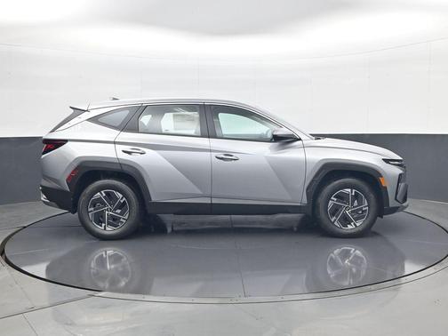 Shimmering Silver 2026 Hyundai TUCSON Hybrid Blue SE