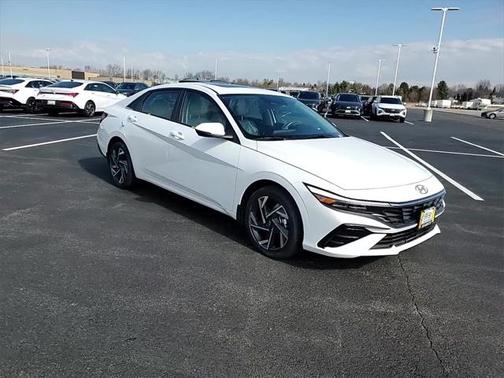 2025 Hyundai ELANTRA Limited