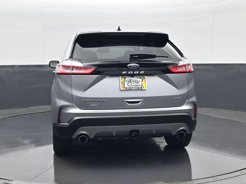 Iconic Silver Metallic 2023 Ford Edge Titanium