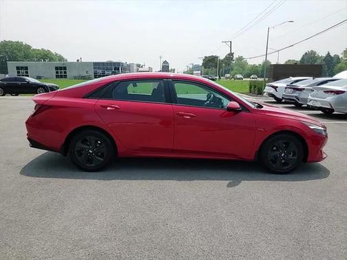 2022 Hyundai ELANTRA SEL
