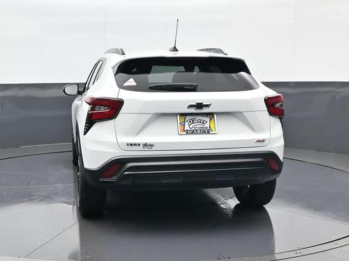 Summit White 2024 Chevrolet Trax FWD 2RS