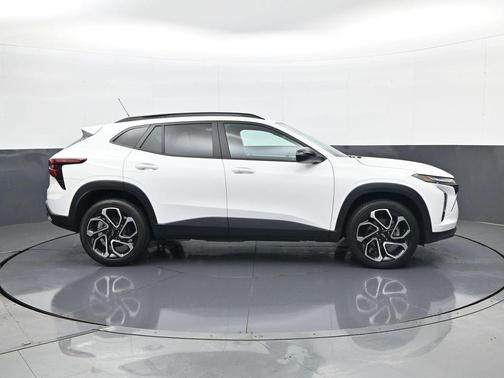 Summit White 2024 Chevrolet Trax FWD 2RS