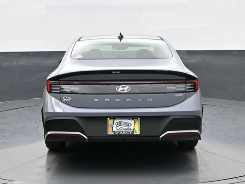 2026 Hyundai SONATA Hybrid Base