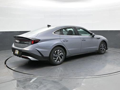 2026 Hyundai SONATA Hybrid Base