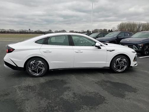 2025 Hyundai SONATA SEL