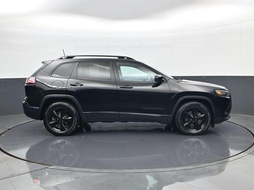 Diamond Black Crystal Pearlcoat 2019 Jeep Cherokee Altitude