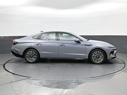 2025 Hyundai SONATA Hybrid SE