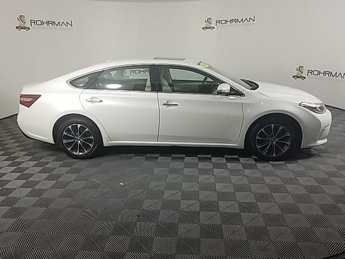 Photo 3 of 28 of 2018 Toyota Avalon XLE