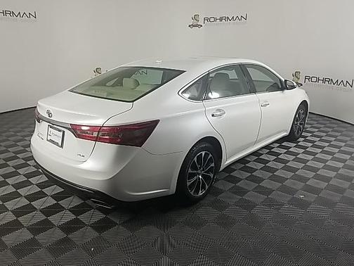 Photo 4 of 28 of 2018 Toyota Avalon XLE