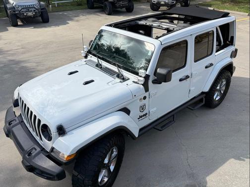 Bright White Clearcoat 2021 Jeep Wrangler Unlimited Sahara
