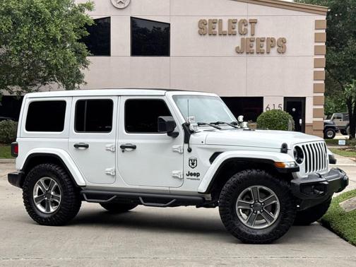 Bright White Clearcoat 2021 Jeep Wrangler Unlimited Sahara