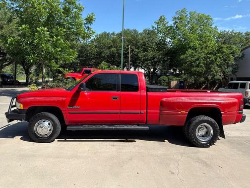 Flame Red Clearcoat 2000 Dodge Ram 3500 Quad Cab DRW