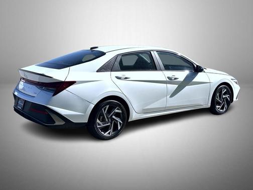 2025 Hyundai ELANTRA HEV SEL