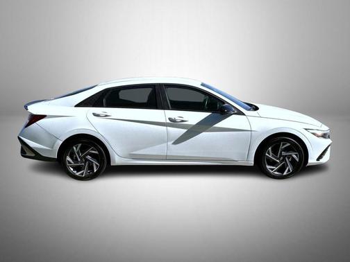 2025 Hyundai ELANTRA HEV SEL