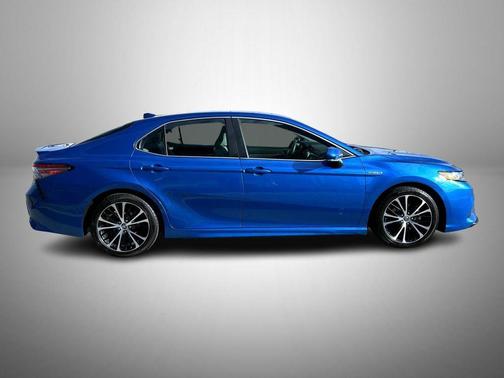2019 Toyota Camry Hybrid SE