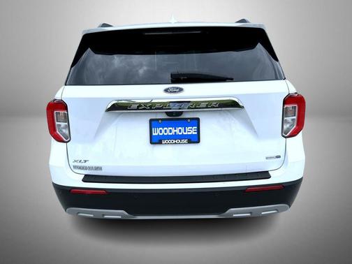 Oxford White 2020 Ford Explorer XLT