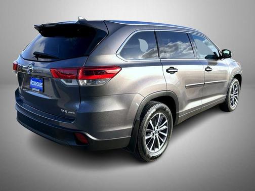 2018 Toyota Highlander SE