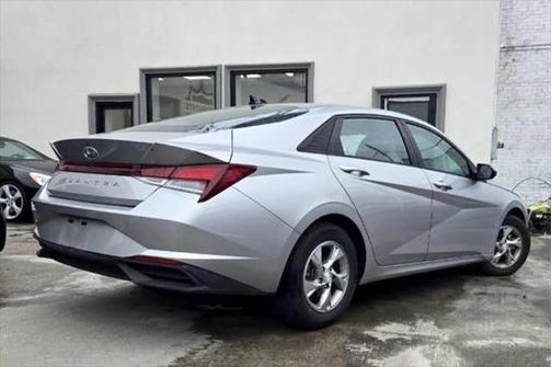 2021 Hyundai ELANTRA SE