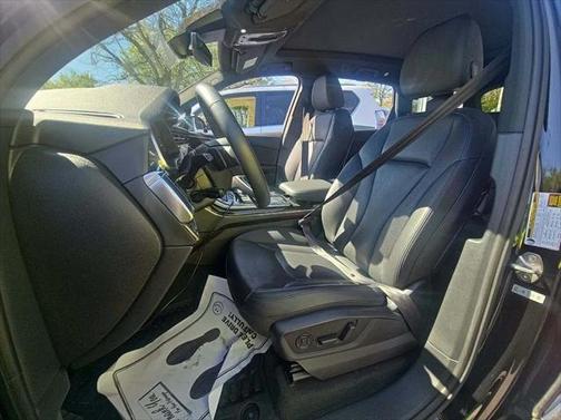 2022 Audi Q7 45 Premium Plus