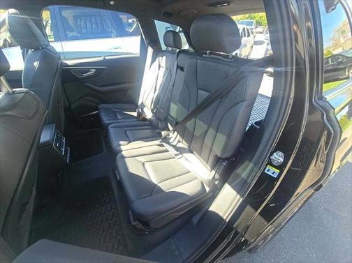 2022 Audi Q7 45 Premium Plus