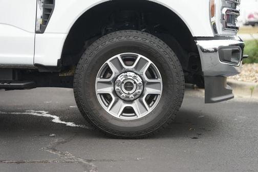 Oxford White 2024 Ford F-250 Lariat