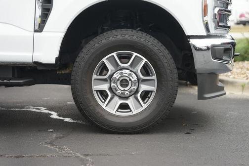 Oxford White 2024 Ford F-250 Lariat