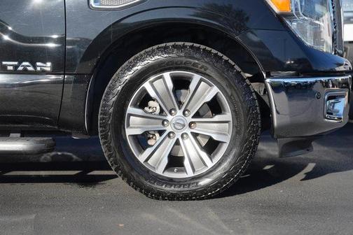 2017 Nissan Titan SL