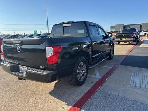 2017 Nissan Titan SL