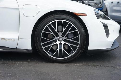 White 2022 Porsche Taycan Base